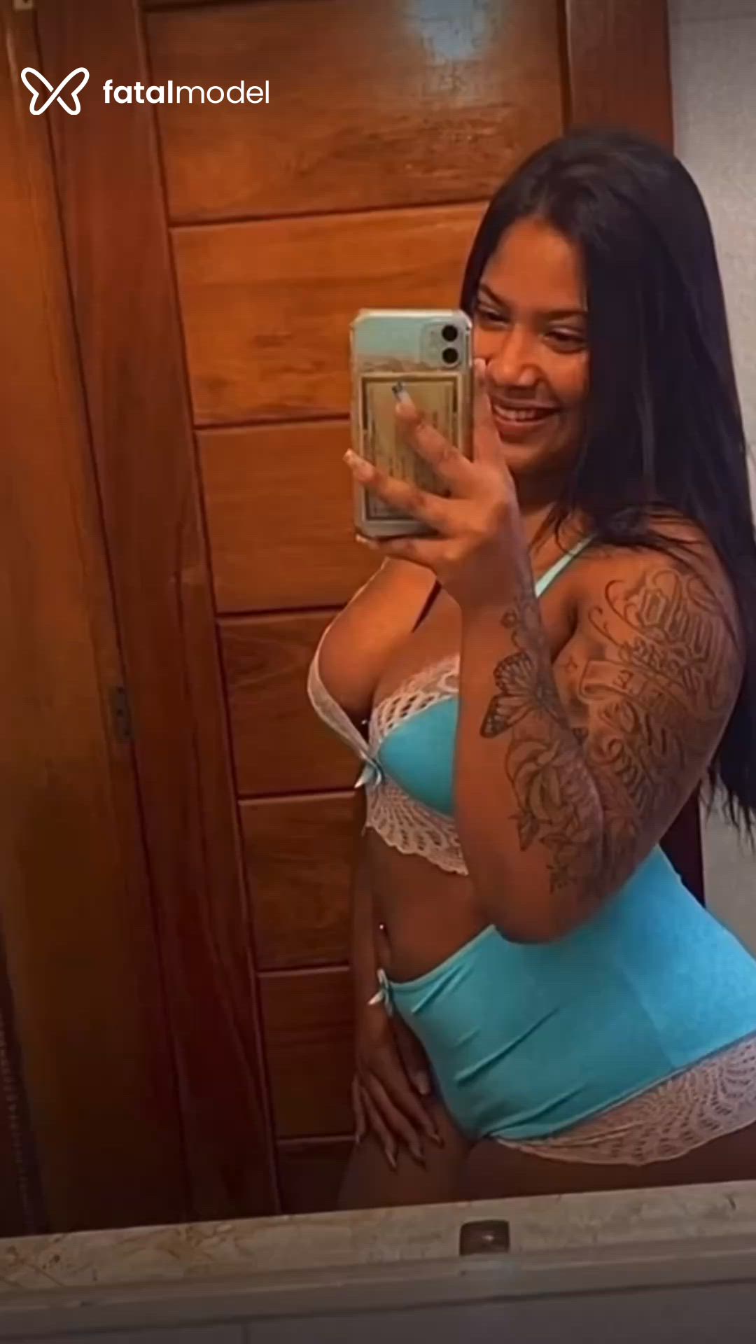 Acompanhante mulher morena (o) de olhos castanhos - Letícia