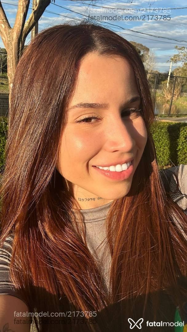Acompanhante mulher com cabelo castanho de olhos castanhos em Curitiba - Livia