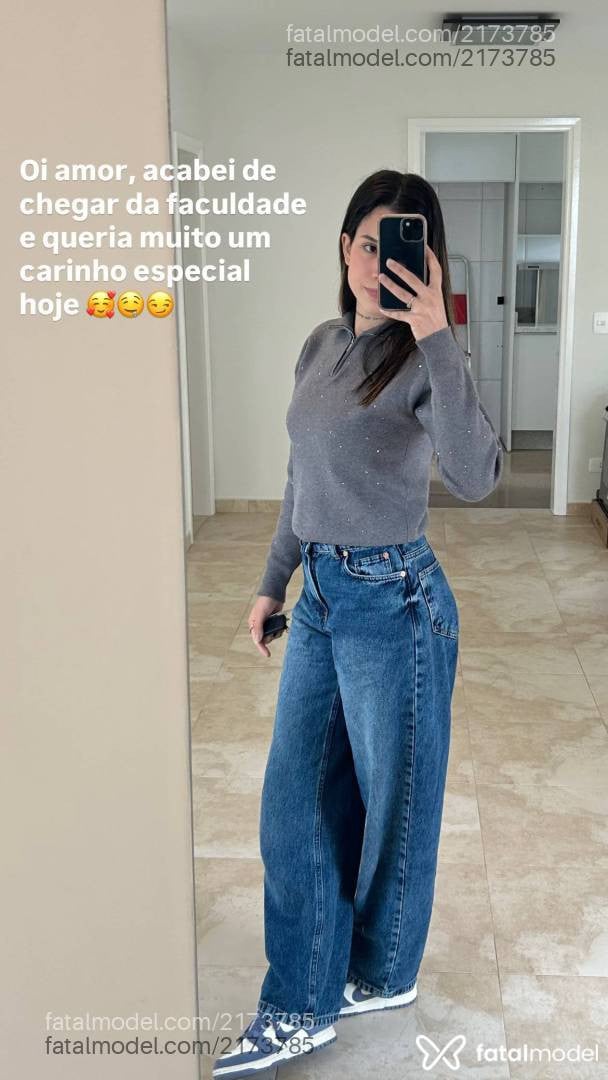 Acompanhante mulher com cabelo castanho de olhos castanhos em Curitiba Acompanhante mulher com cabelo castanho de olhos castanhos em Curitiba - Livia