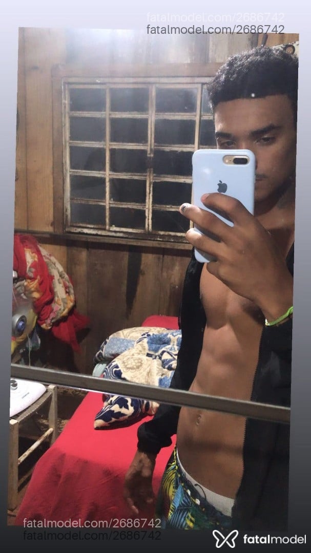 Acompanhante homem com cabelo castanho de olhos pretos em Chapecó Acompanhante homem com cabelo castanho de olhos pretos em Chapecó - Bielzin