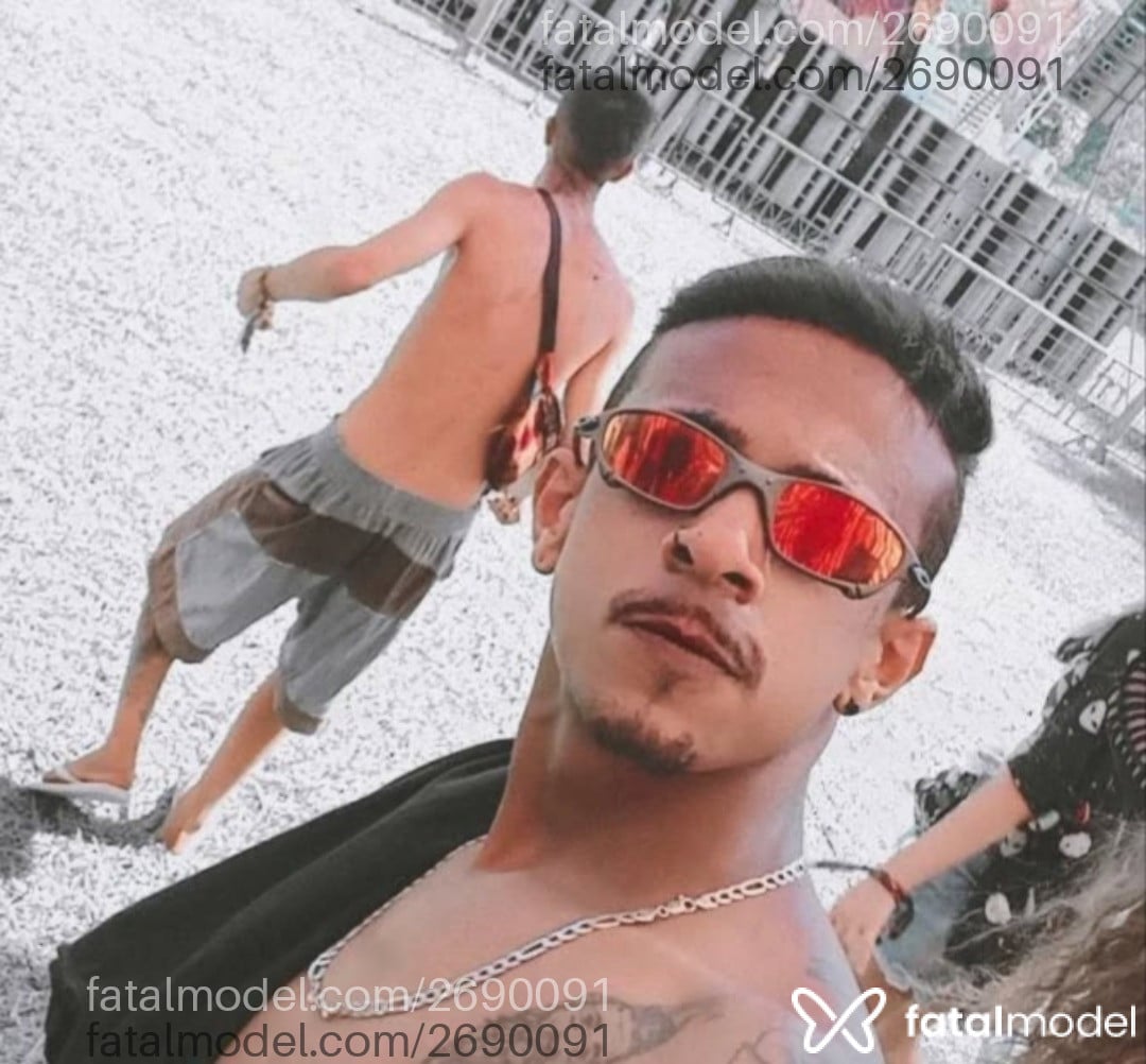 Acompanhante homem com cabelo castanho de olhos castanhos em Uberlândia Acompanhante homem com cabelo castanho de olhos castanhos em Uberlândia - Andreydotado