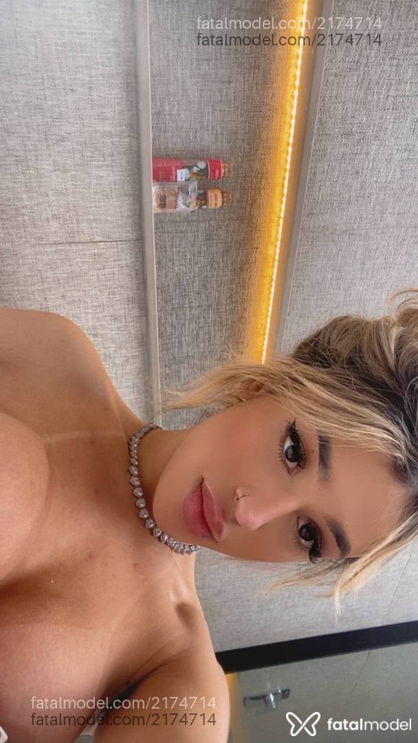 Acompanhante mulher trans loira (o) de olhos castanhos em Ribeirão Preto - Japinhaa