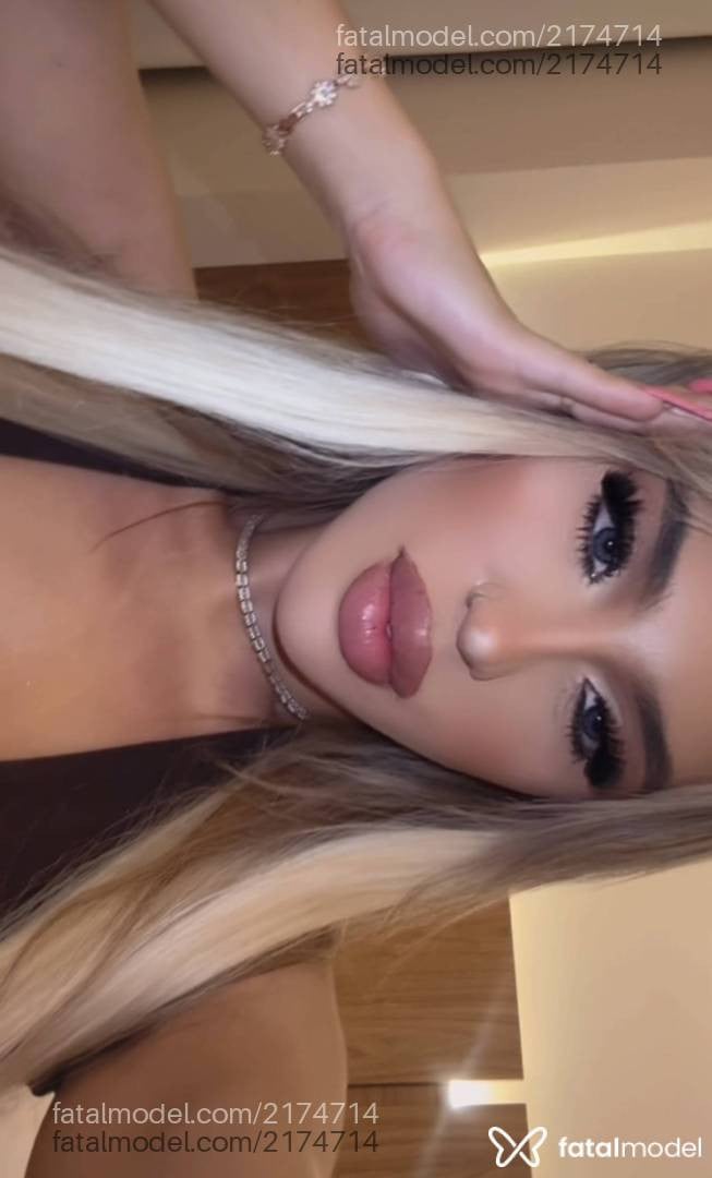 Acompanhante mulher trans loira (o) de olhos castanhos - Japinhaa
