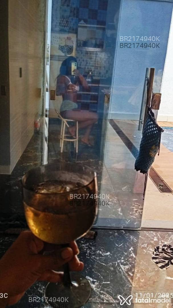 Acompanhante mulher com cabelo castanho de olhos pretos em Contagem - Juliana