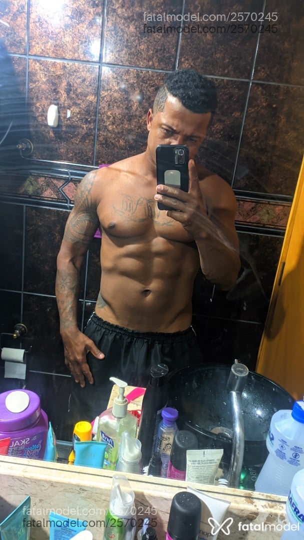 Acompanhante homem morena (o) de olhos pretos em São Paulo Acompanhante homem morena (o) de olhos pretos em São Paulo - Gabriel