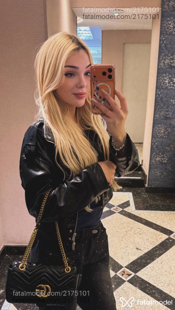 Acompanhante mulher trans loira (o) de olhos castanhos em São Paulo Acompanhante mulher trans loira (o) de olhos castanhos em São Paulo - Isadora Winkelm
