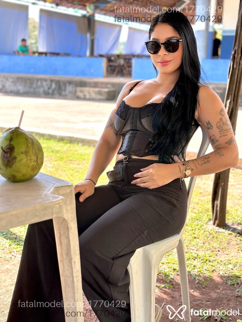 Acompanhante mulher morena (o) de olhos pretos em Presidente Dutra - Erikinha