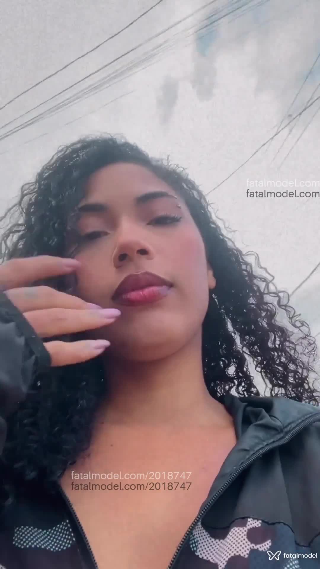 Acompanhante mulher morena (o) de olhos castanhos em Virtual - Mysticax