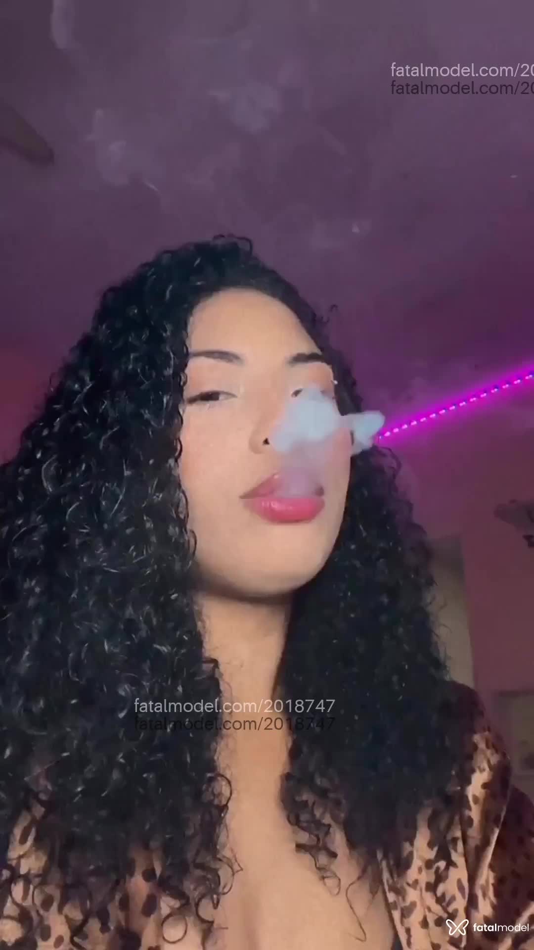 Acompanhante mulher morena (o) de olhos castanhos em Virtual - Mysticax
