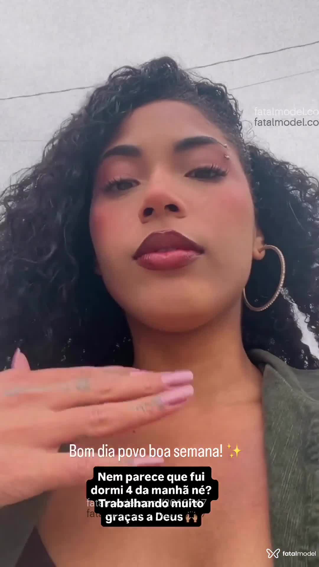 Acompanhante mulher morena (o) de olhos castanhos em Virtual Acompanhante mulher morena (o) de olhos castanhos em Virtual - Mysticax