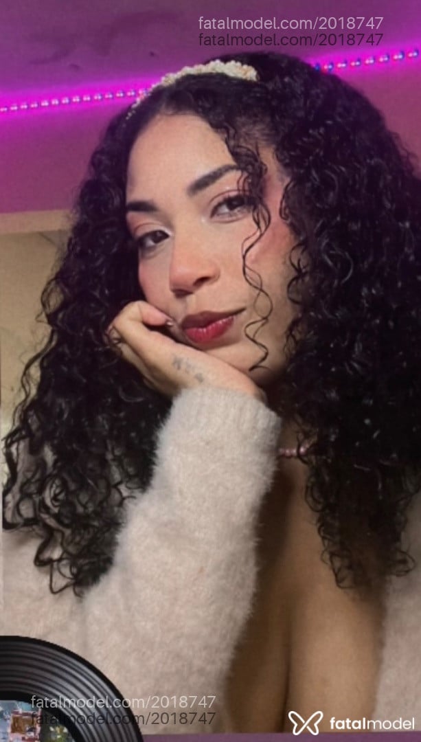 Acompanhante mulher morena (o) de olhos castanhos em Virtual Acompanhante mulher morena (o) de olhos castanhos em Virtual - Mysticax