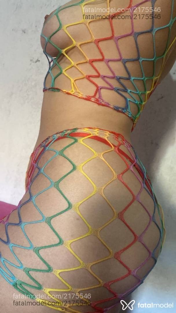 Acompanhante mulher com cabelo castanho de olhos castanhos - Larissa