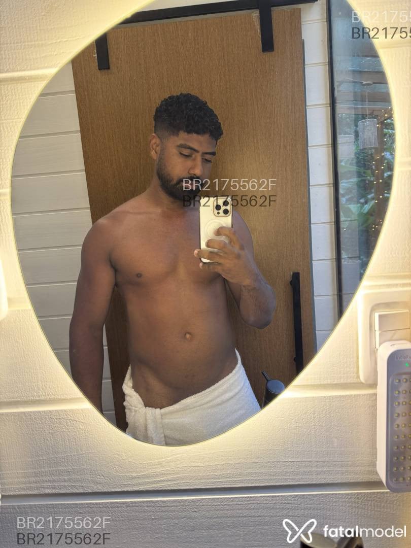 Acompanhante homem com cabelo castanho de olhos pretos em Rio de Janeiro - Fernandes
