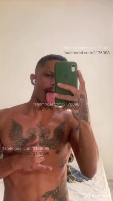 Acompanhante homem morena (o) de olhos pretos em Porto Alegre - Machado