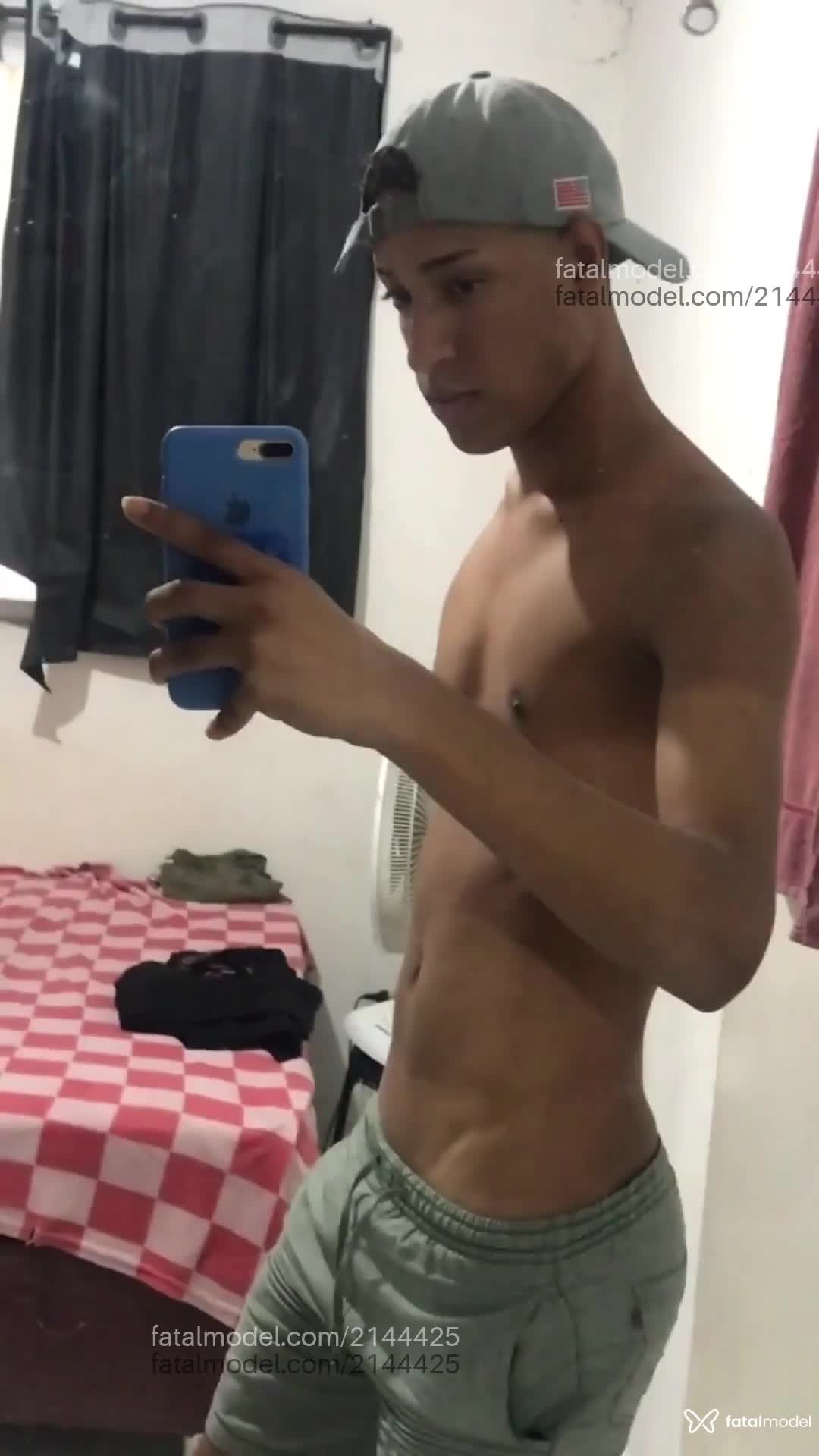 Acompanhante homem morena (o) de olhos castanhos em Virtual - Tenorioh