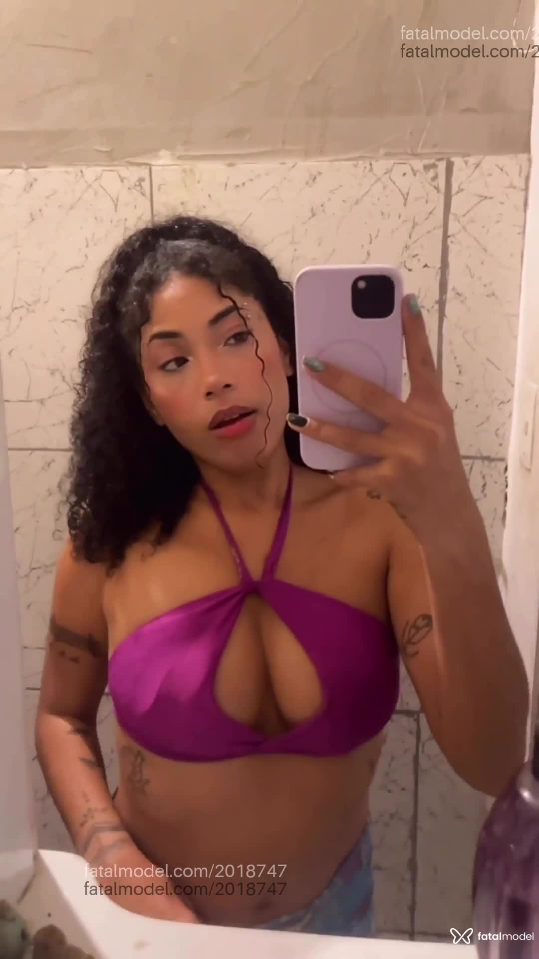 Acompanhante mulher morena (o) de olhos castanhos em Virtual Acompanhante mulher morena (o) de olhos castanhos em Virtual - Mysticax