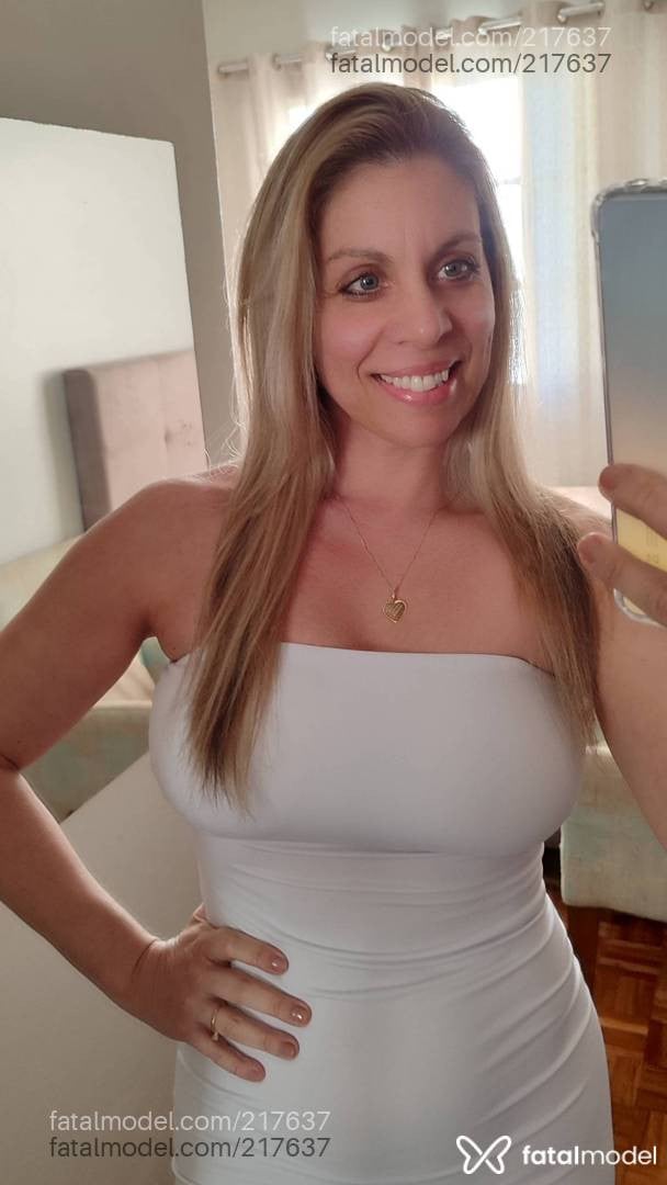 Acompanhante mulher loira (o) de olhos azuis - Paola Piovesan