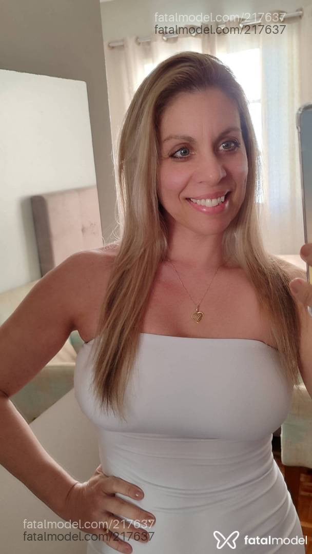 Acompanhante mulher loira (o) de olhos azuis - Paola Piovesan