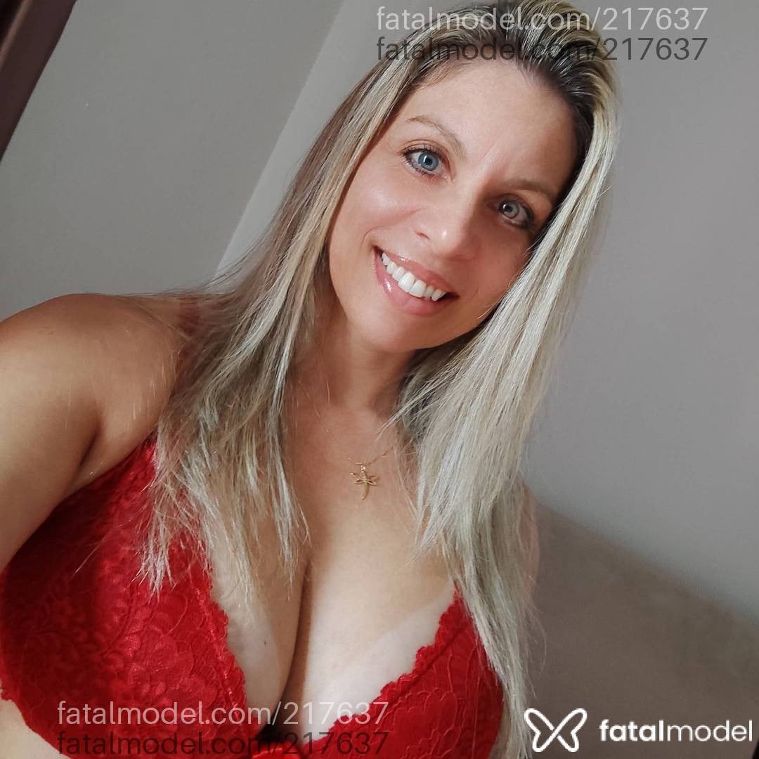 Acompanhante mulher loira (o) de olhos azuis - Paola Piovesan