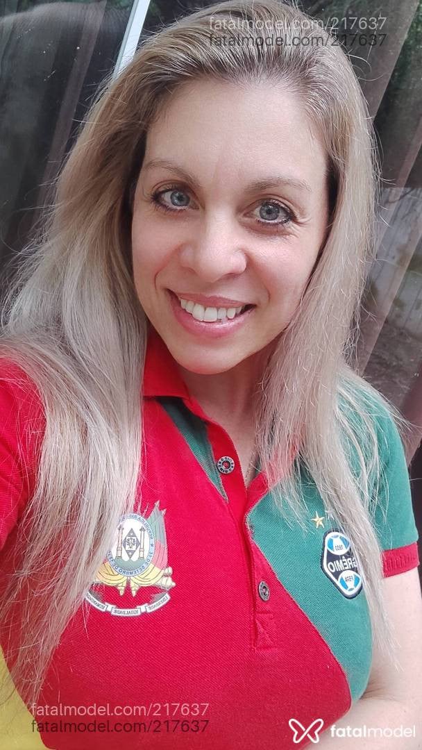Acompanhante mulher loira (o) de olhos azuis - Paola Piovesan