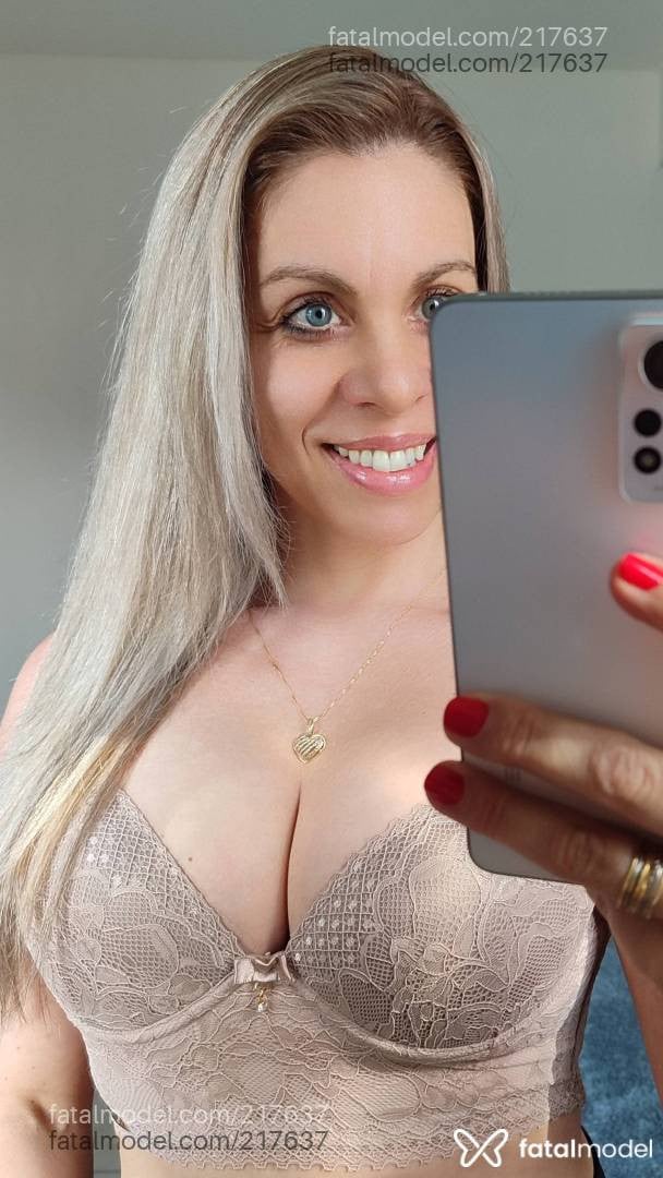 Acompanhante mulher loira (o) de olhos azuis em Francisco Beltrão - Paola Piovesan
