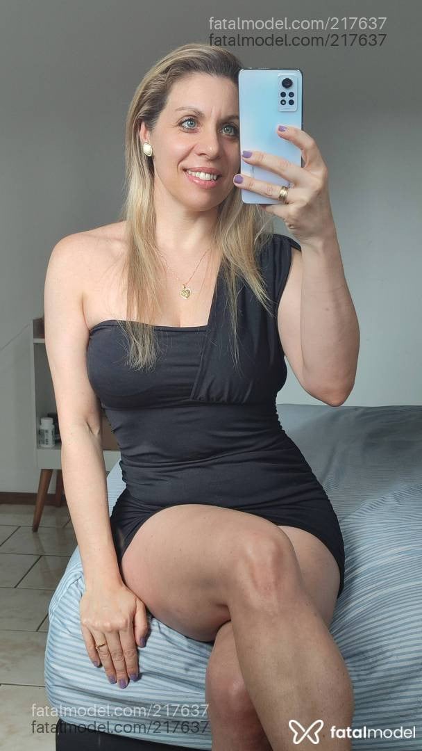 Acompanhante mulher loira (o) de olhos azuis - Paola Piovesan Acompanhante mulher loira (o) de olhos azuis - Paola Piovesan