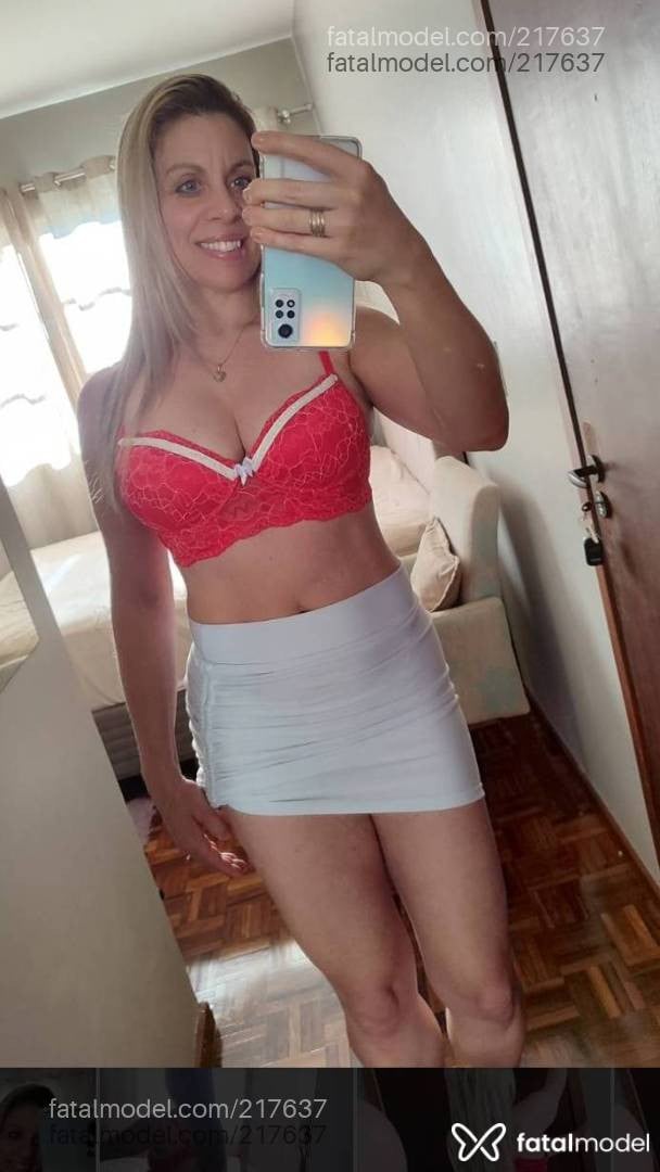 Acompanhante mulher loira (o) de olhos azuis - Paola Piovesan