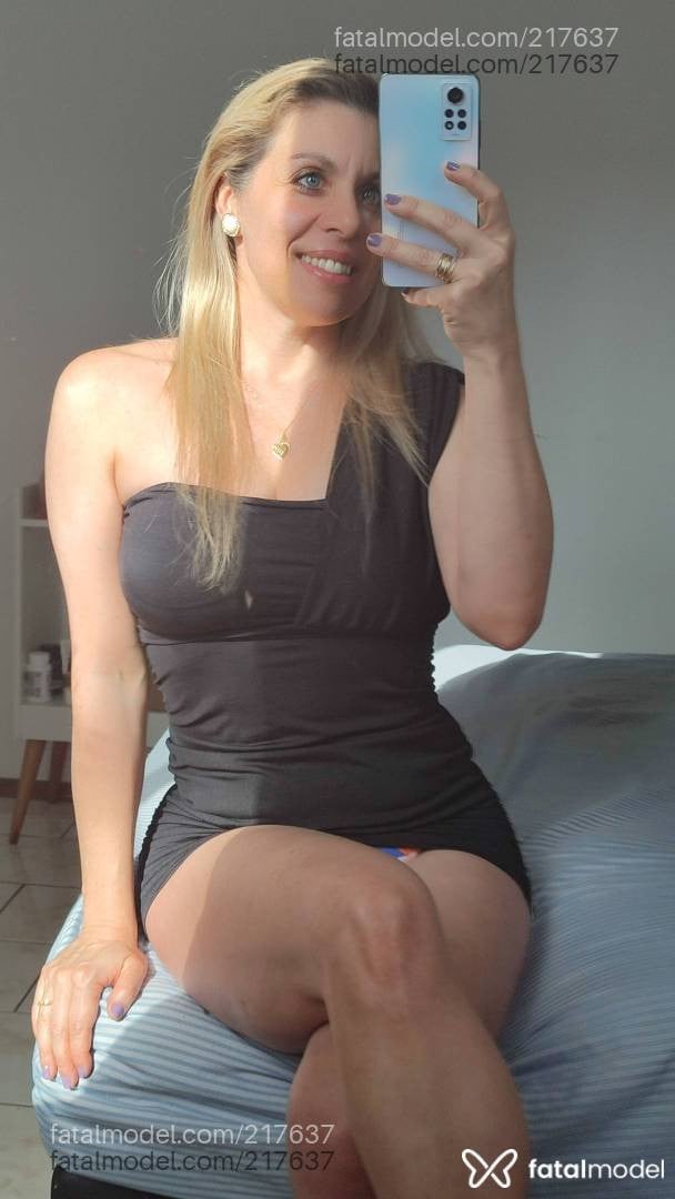 Acompanhante mulher loira (o) de olhos azuis - Paola Piovesan