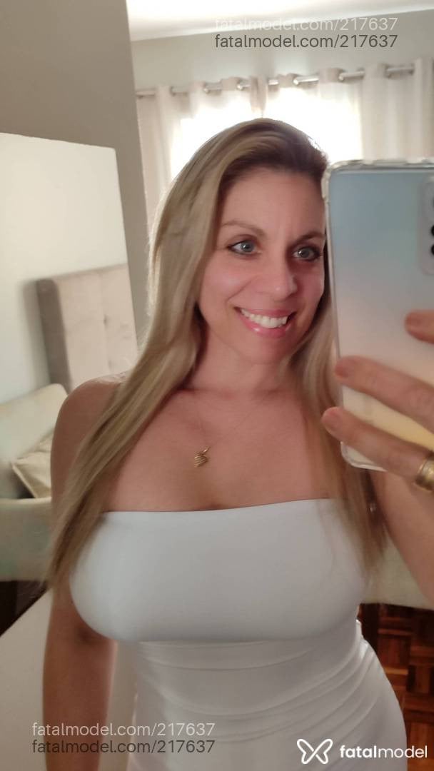 Acompanhante mulher loira (o) de olhos azuis - Paola Piovesan