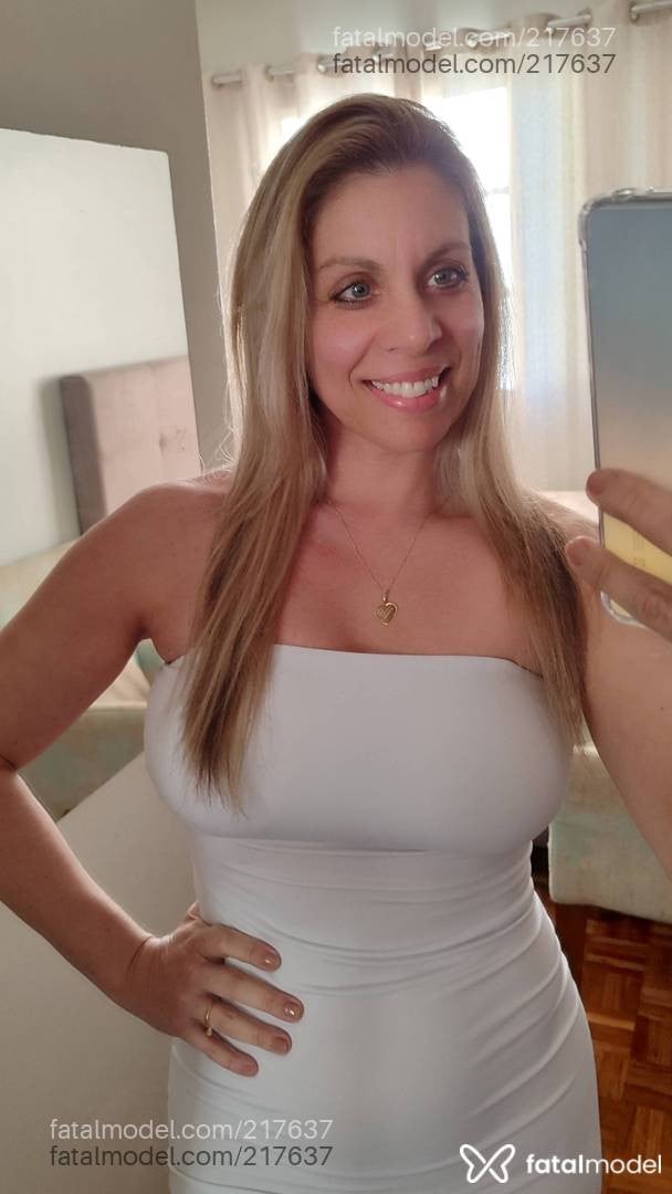 Acompanhante mulher loira (o) de olhos azuis - Paola Piovesan