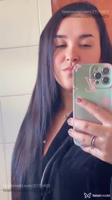 Acompanhante mulher morena (o) de olhos castanhos em Balneário Camboriú Acompanhante mulher morena (o) de olhos castanhos em Balneário Camboriú - Carla