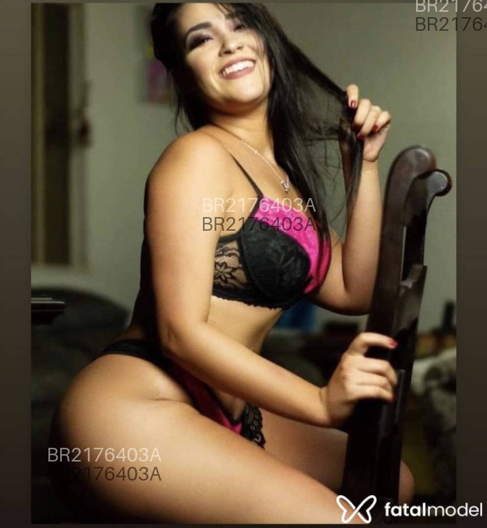 Acompanhante mulher morena (o) de olhos castanhos em Balneário Camboriú Acompanhante mulher morena (o) de olhos castanhos em Balneário Camboriú - Carla
