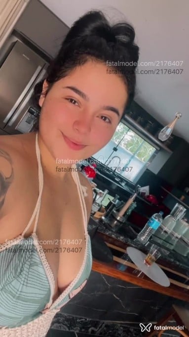 Acompanhante mulher morena (o) de olhos castanhos em São Paulo Acompanhante mulher morena (o) de olhos castanhos em São Paulo - Larissa