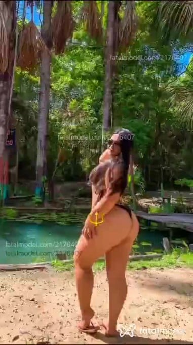 Acompanhante mulher morena (o) de olhos castanhos em São Paulo Acompanhante mulher morena (o) de olhos castanhos em São Paulo - Larissa