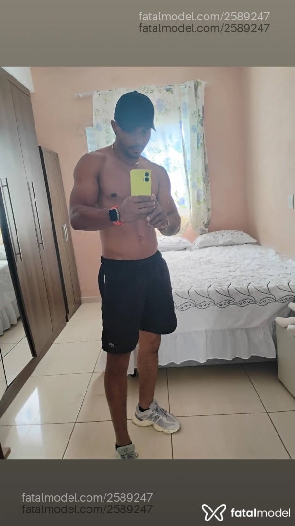 Acompanhante homem com cabelo castanho de olhos mel - Robson Dos Santos