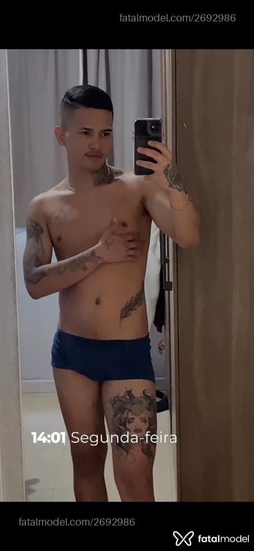 Acompanhante homem com cabelo castanho de olhos castanhos em São José Acompanhante homem com cabelo castanho de olhos castanhos em São José - Guilherme