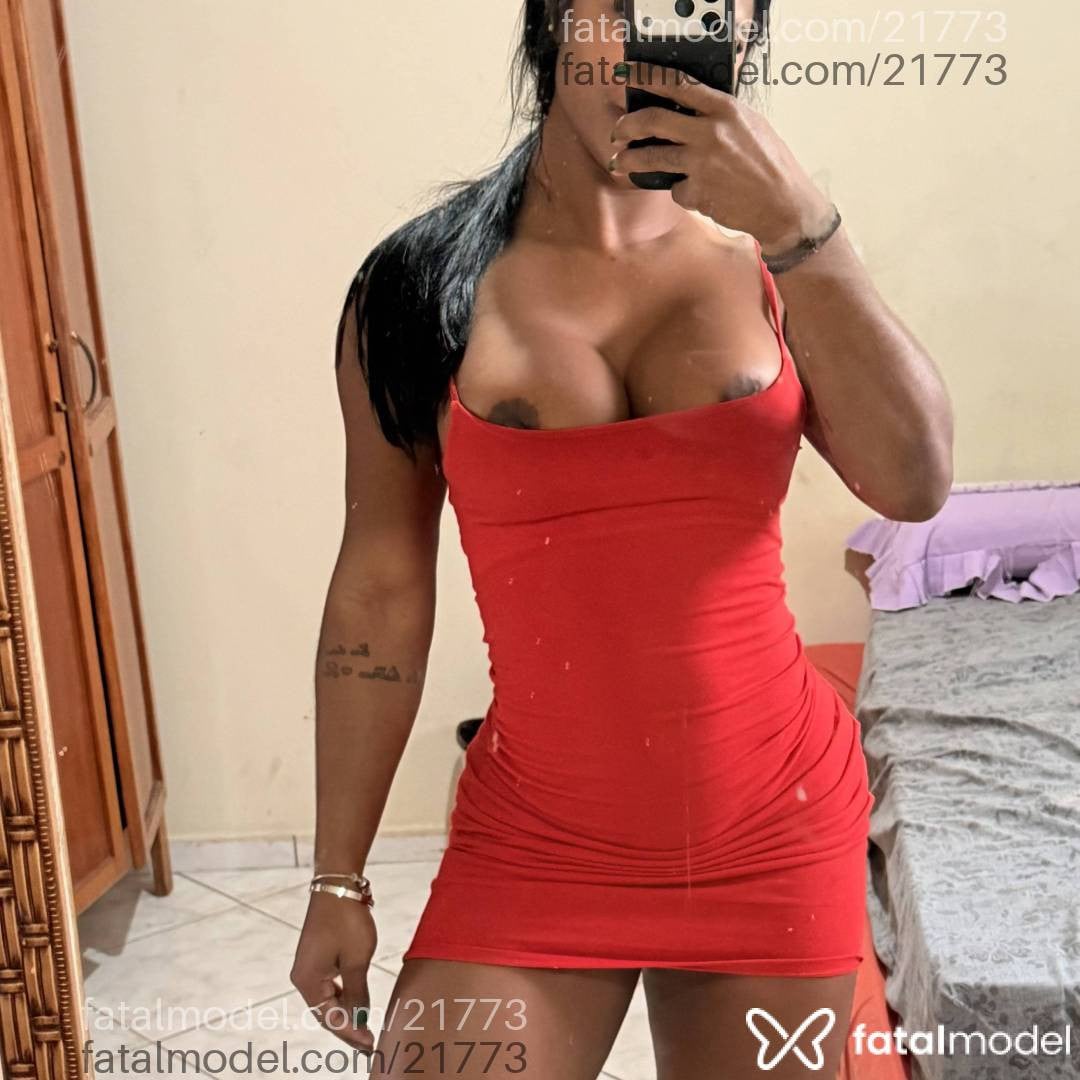 Acompanhante mulher morena (o) de olhos pretos - Camila