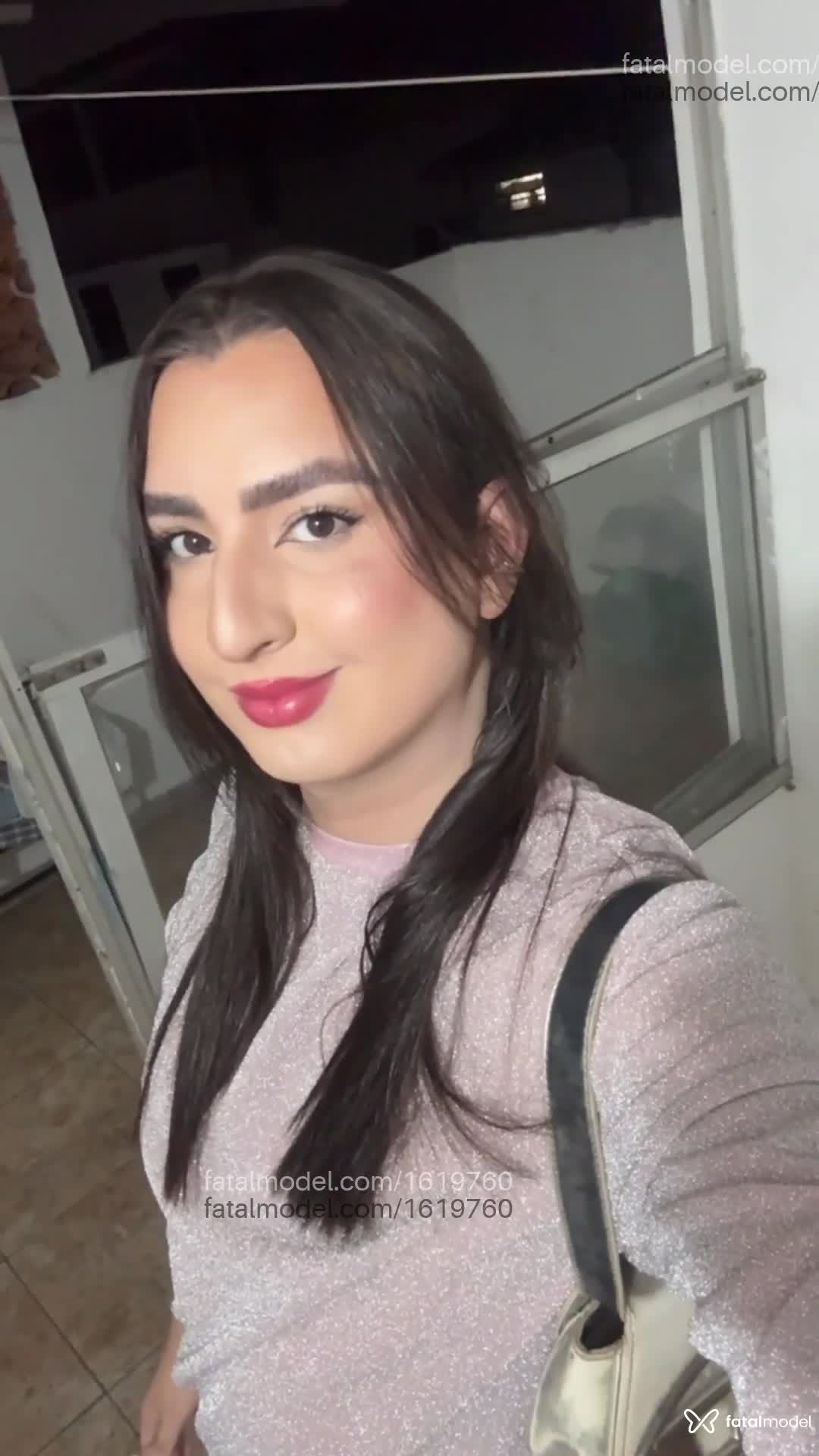 Acompanhante mulher trans com cabelo castanho de olhos castanhos - Júlia