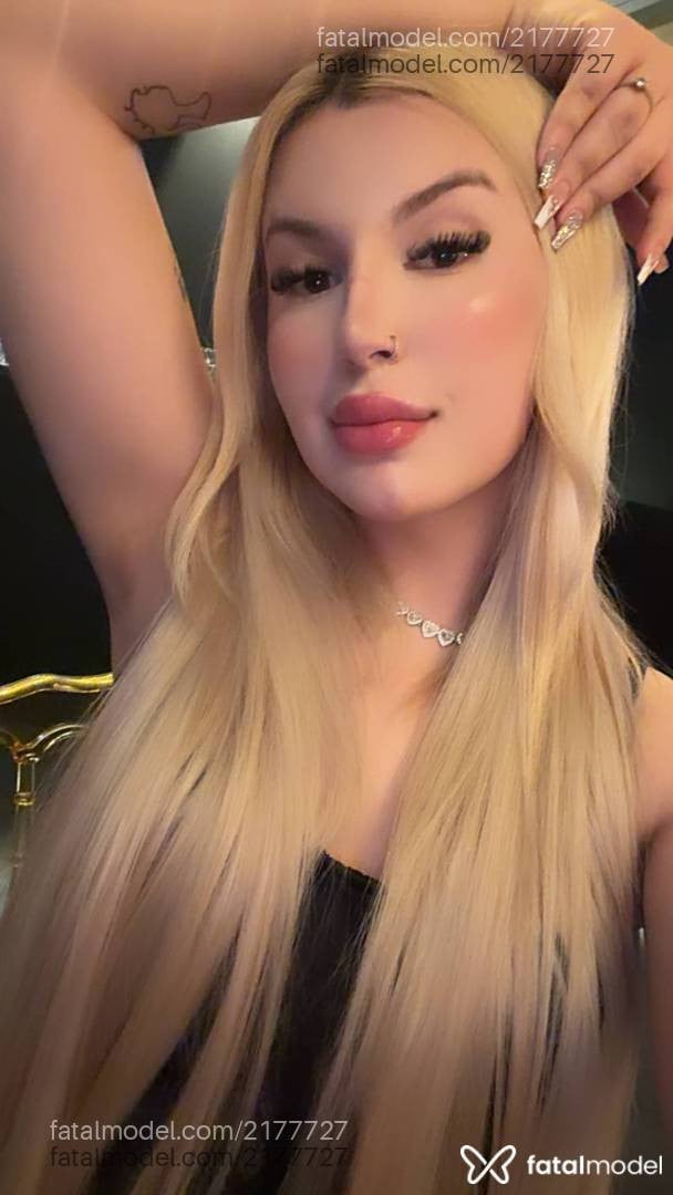 Acompanhante mulher trans loira (o) de olhos castanhos - Jojoferrr