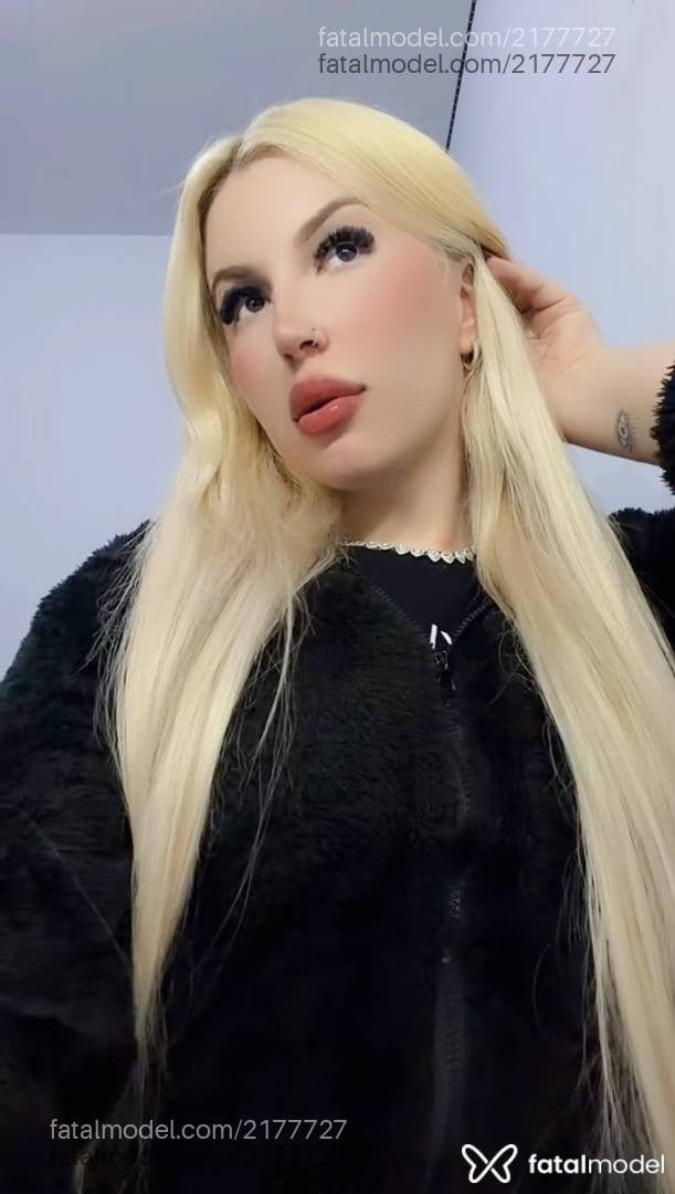 Acompanhante mulher trans loira (o) de olhos castanhos - Jojoferrr