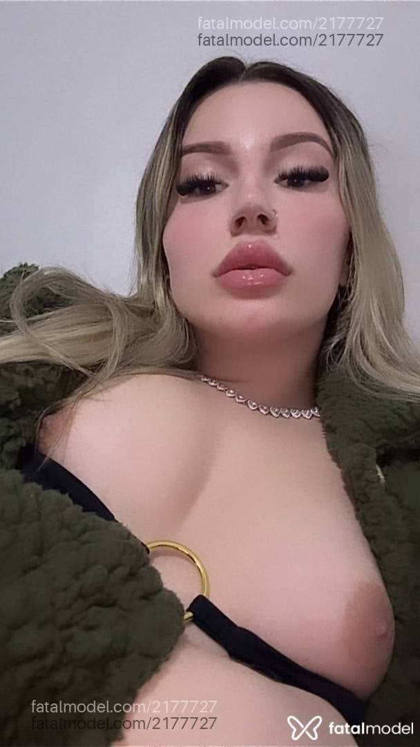 Acompanhante mulher trans loira (o) de olhos castanhos - Jojoferrr