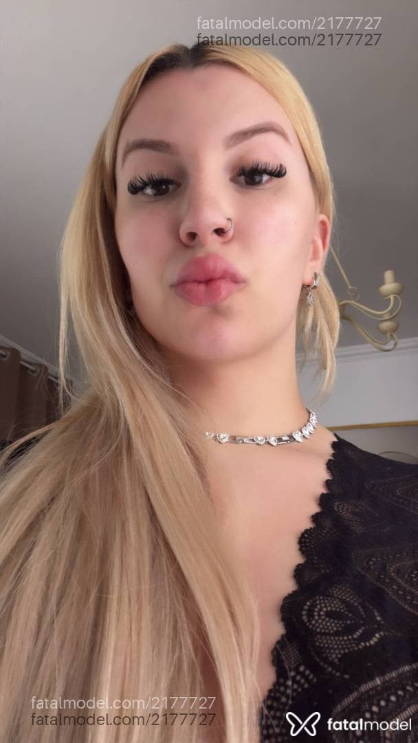 Acompanhante mulher trans loira (o) de olhos castanhos - Jojoferrr