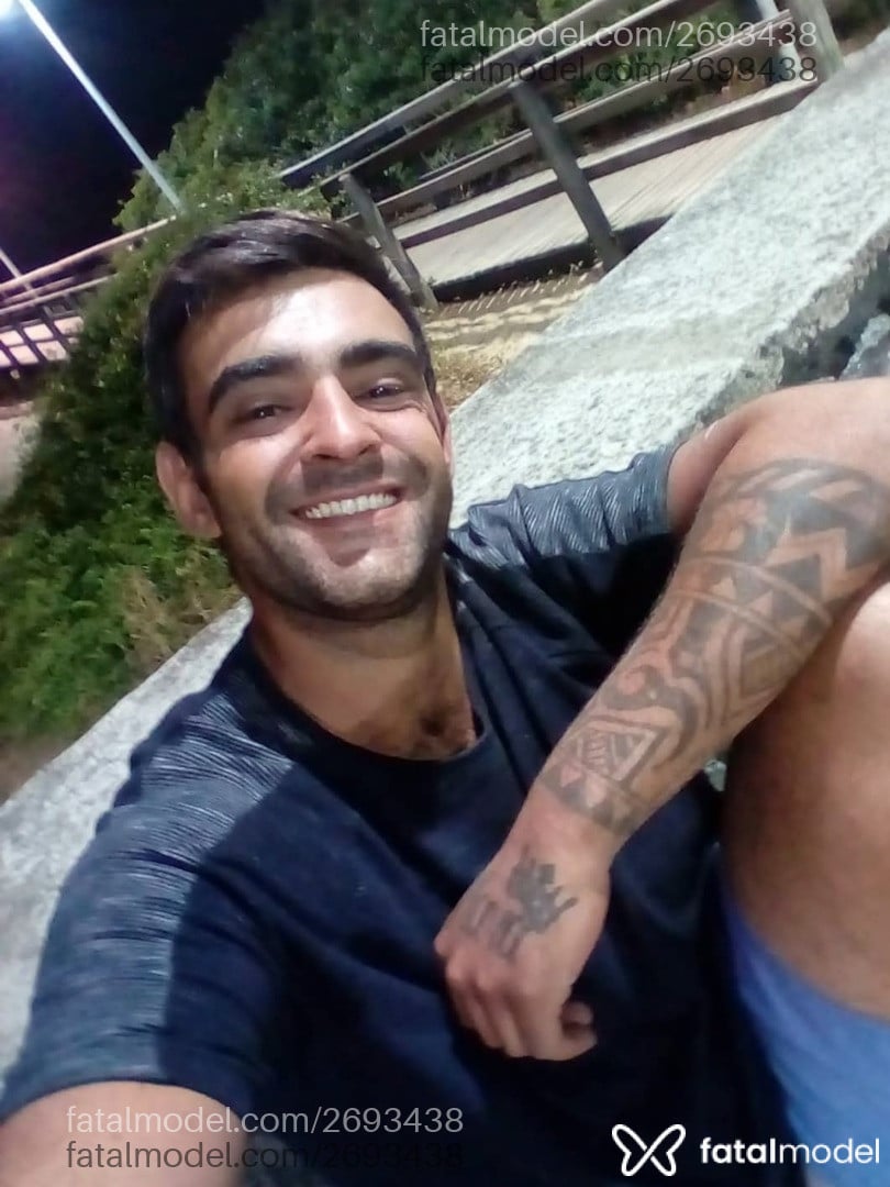 Acompanhante homem com cabelo castanho de olhos castanhos em Palhoça - Felipe