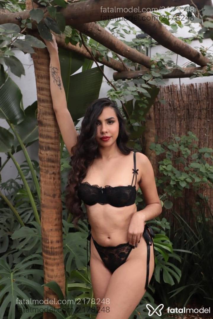 Acompanhante mulher morena (o) de olhos castanhos - Sol Rara