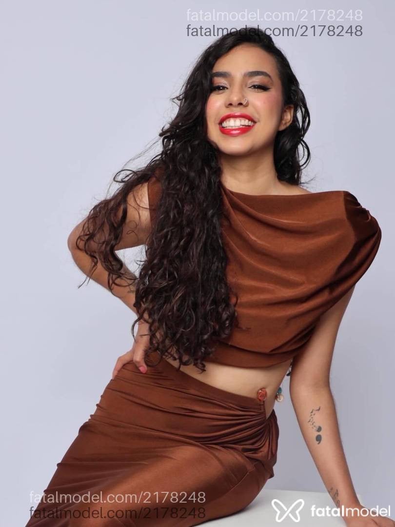 Acompanhante mulher morena (o) de olhos castanhos em São Paulo - Sol Rara