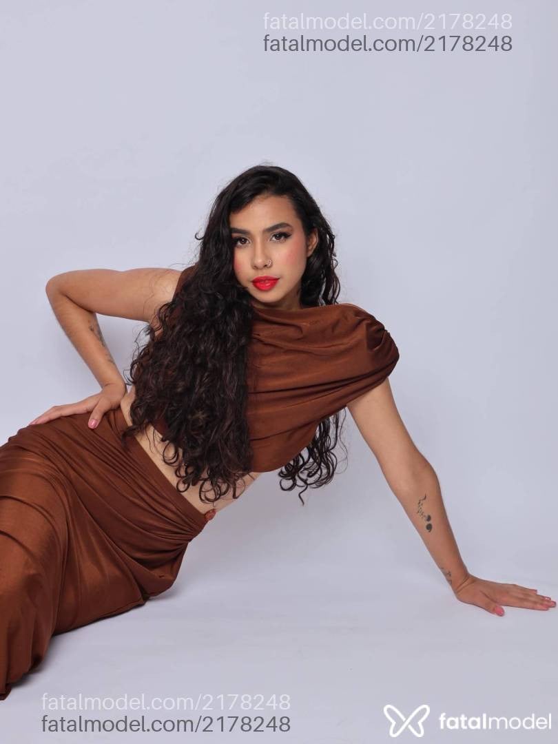 Acompanhante mulher morena (o) de olhos castanhos em São Paulo - Sol Rara
