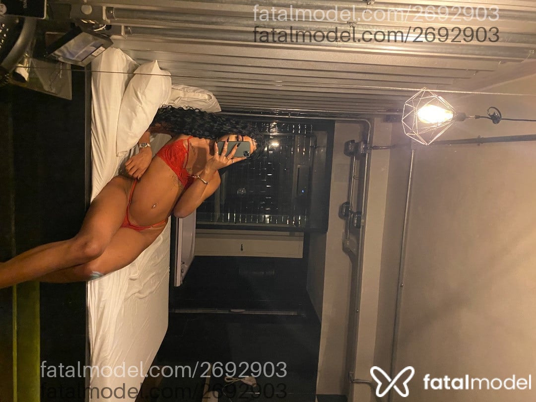 Acompanhante mulher trans morena (o) de olhos pretos em Cariacica Acompanhante mulher trans morena (o) de olhos pretos em Cariacica - Bahianinha