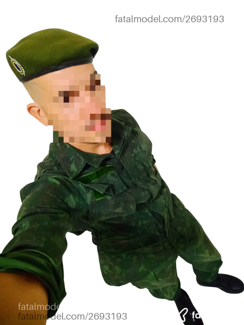 Acompanhante homem sem cabelo de olhos castanhos - Caio Maldonato