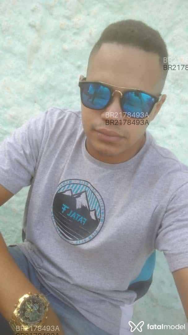 Acompanhante homem com cabelo castanho de olhos castanhos em São Paulo Acompanhante homem com cabelo castanho de olhos castanhos em São Paulo - Lucas