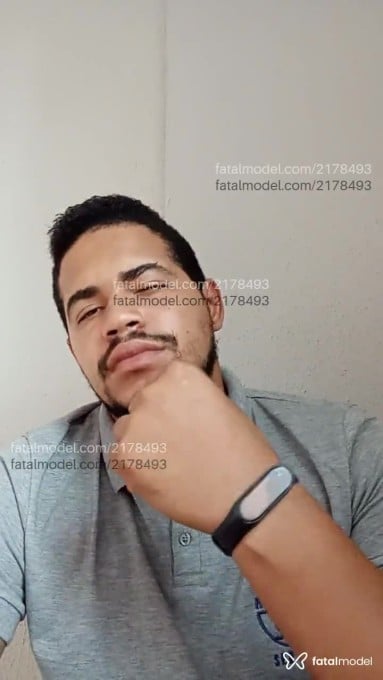 Acompanhante homem com cabelo castanho de olhos castanhos em São Paulo Acompanhante homem com cabelo castanho de olhos castanhos em São Paulo - Lucas